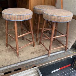 Chairs And Barstools 