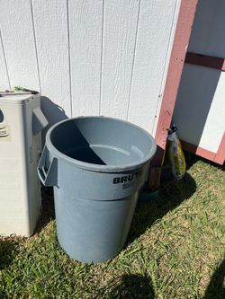 large rubbermaid can