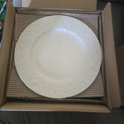 Mikasa Set Of 4 Plates