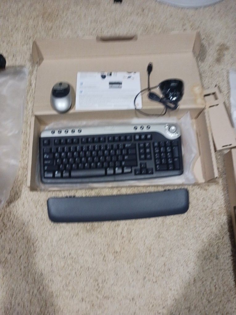 Dell Wireless Keyboard With USB Receiver, Mouse, And Hand Rest.