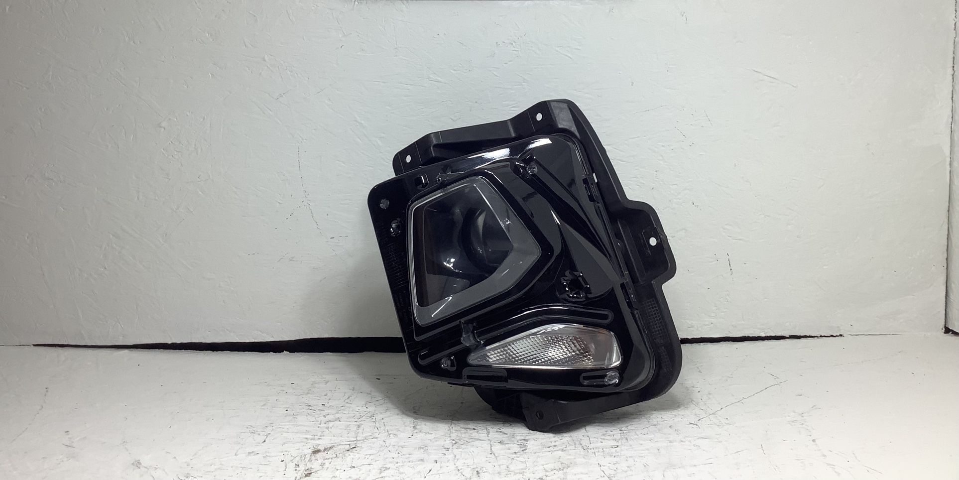 2019 2022 Chevy Blazer left HID headlight (3i)