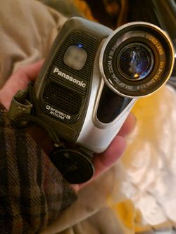 Panasonic Compact Camcorder with 28x Optical Zoom