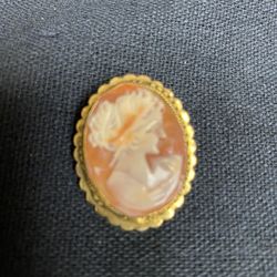 14 karat gold cameo pendant or brooch
