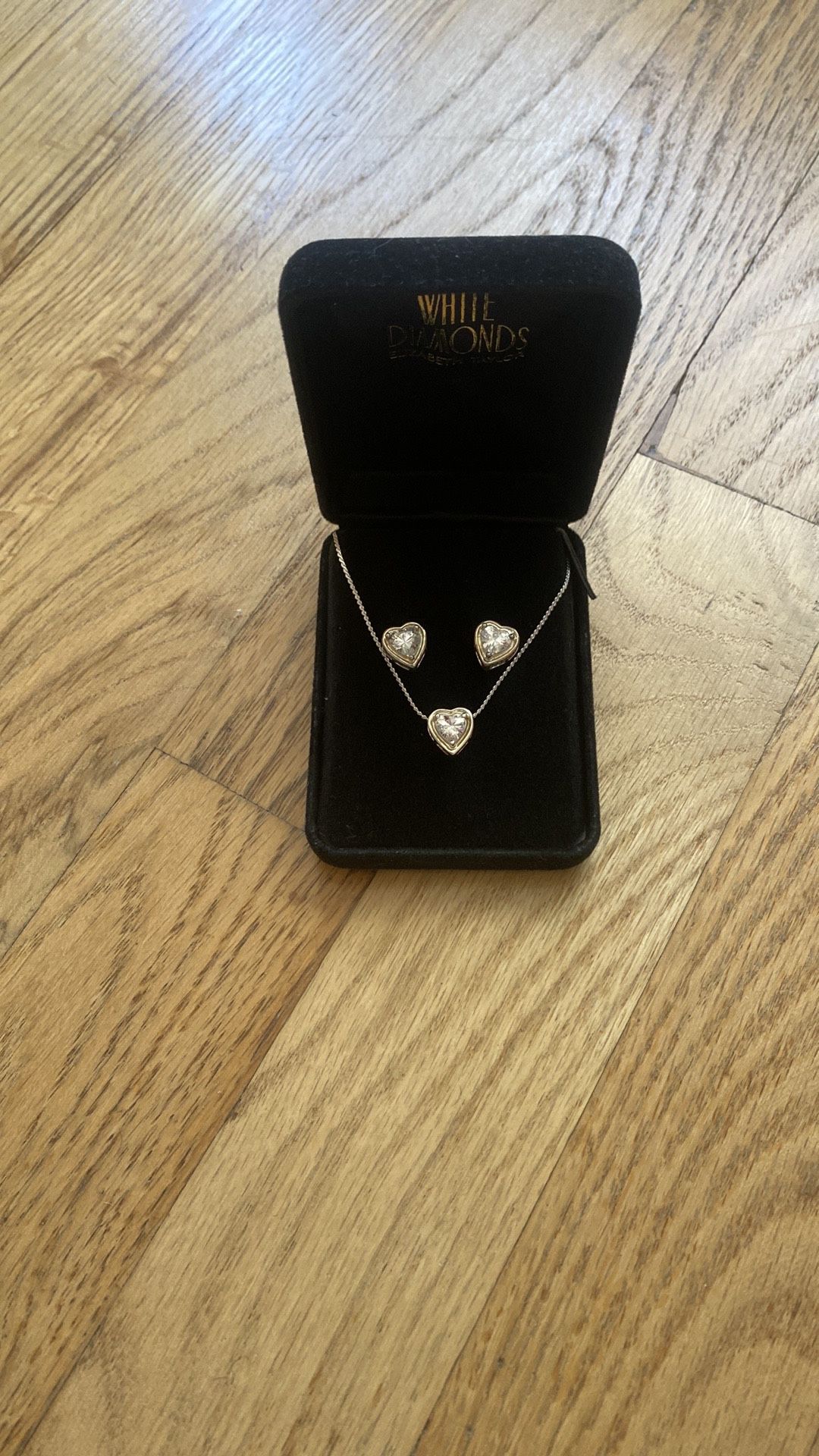 New! Heart Necklace & Earrings Set!