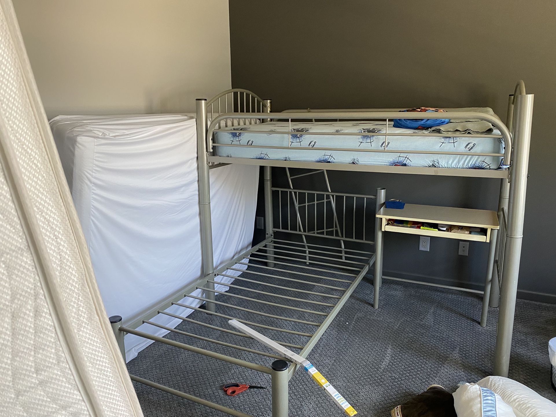 Metal Twin Bunk Bed Good Condition.