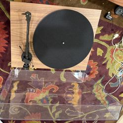 Pro-Ject Debut Evo 2 Turntable