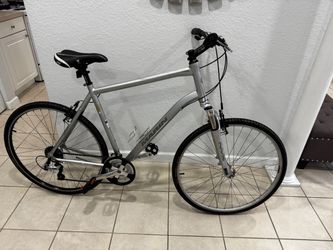 Marin Hybrid Bike Silver. Frame 22” good condition