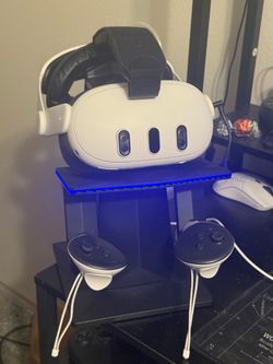 Meta Quest 3 w/ head strap n charging dock