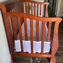 Wood Crib/Toddler Bed