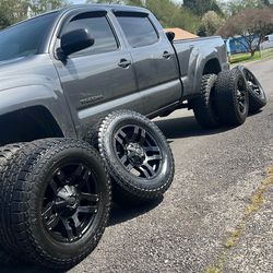 285/65R18 with Fuel wheels
