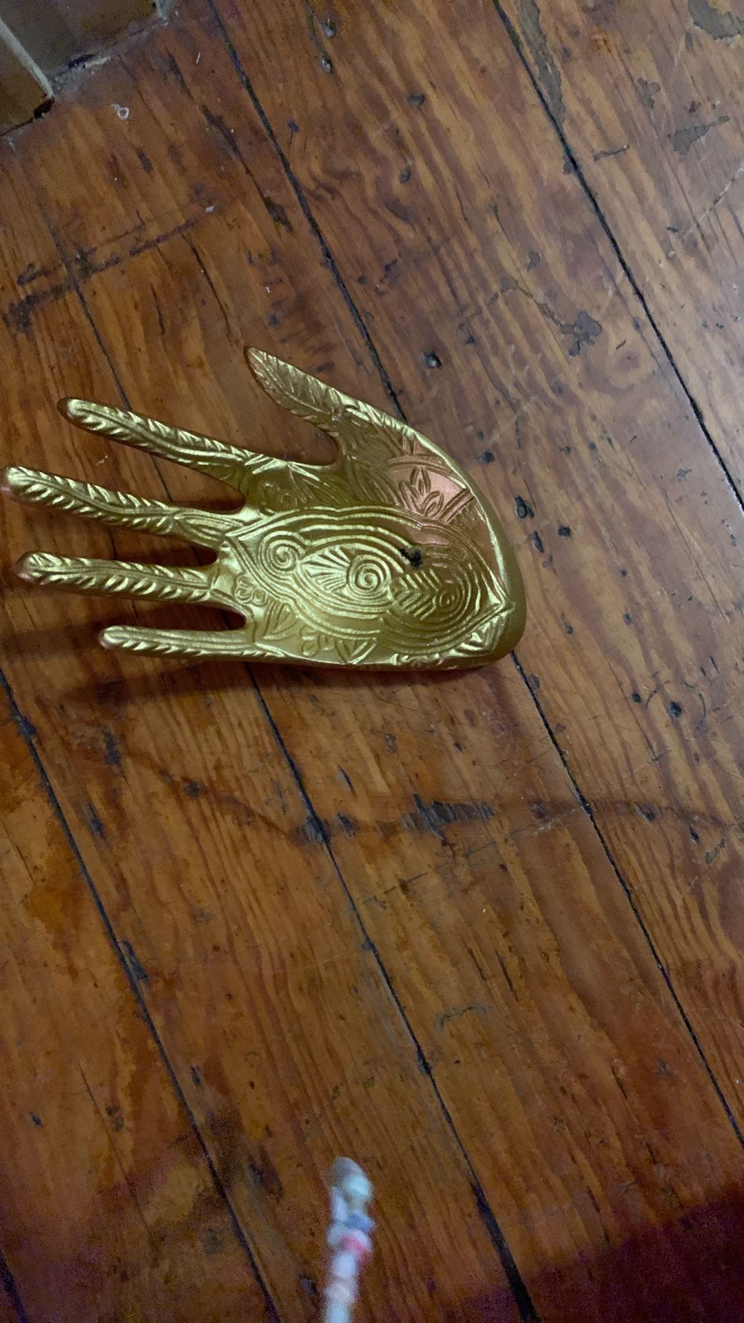 Gold Hand Ring Holder