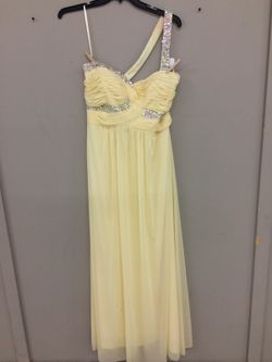 New! Sz 16 creamy yellow formal/prom dress/gown