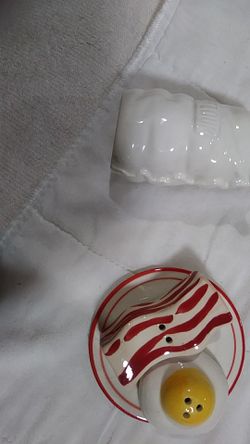 Kitchen salt n pepper shaker