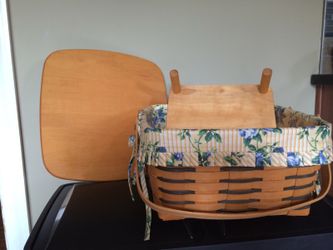 Longaberger cake basket with lid and accessories