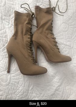 Woman heel boots size 8
