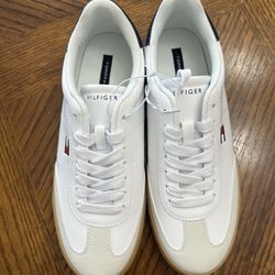 NEW Tommy Hilfiger women sneakers