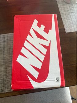 Woman's Nike court legacy