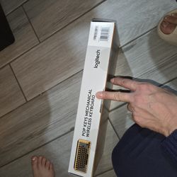 Mechanical Wireless Keyboard With Emoji