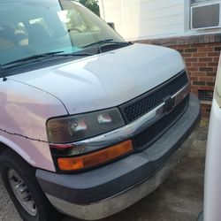 2005 Chevy 15 Passenger Van