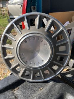 MUSTANG Hubcaps
