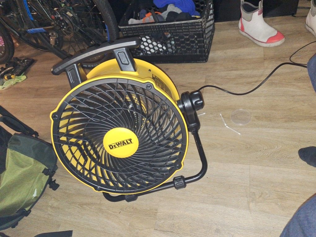 Dewalt 16in Benchtop Fan 