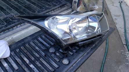15 chevy Cruze right side head light