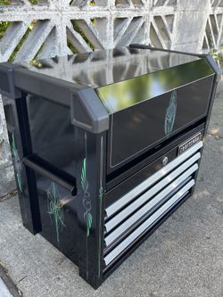 Custom Pinstriping And Lettering On Toolboxes Cars & more