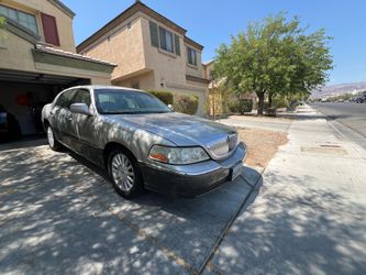 2004 Lincoln Town Car