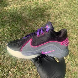 LeBron 22 “Blacklight” 6M/7.5W 