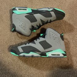 AIR JORDAN 6 GS ‘GREEN GLOW’ SIZE 8Y - BOX NOT INCLUDED ** BRAND NEW ** ** NEVER BEEN WORN ** ** MUST BE ABLE TO MEET IN DMV AREA **