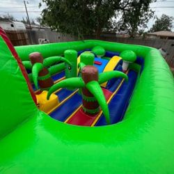 Selling Inflatable Obsticle Course 