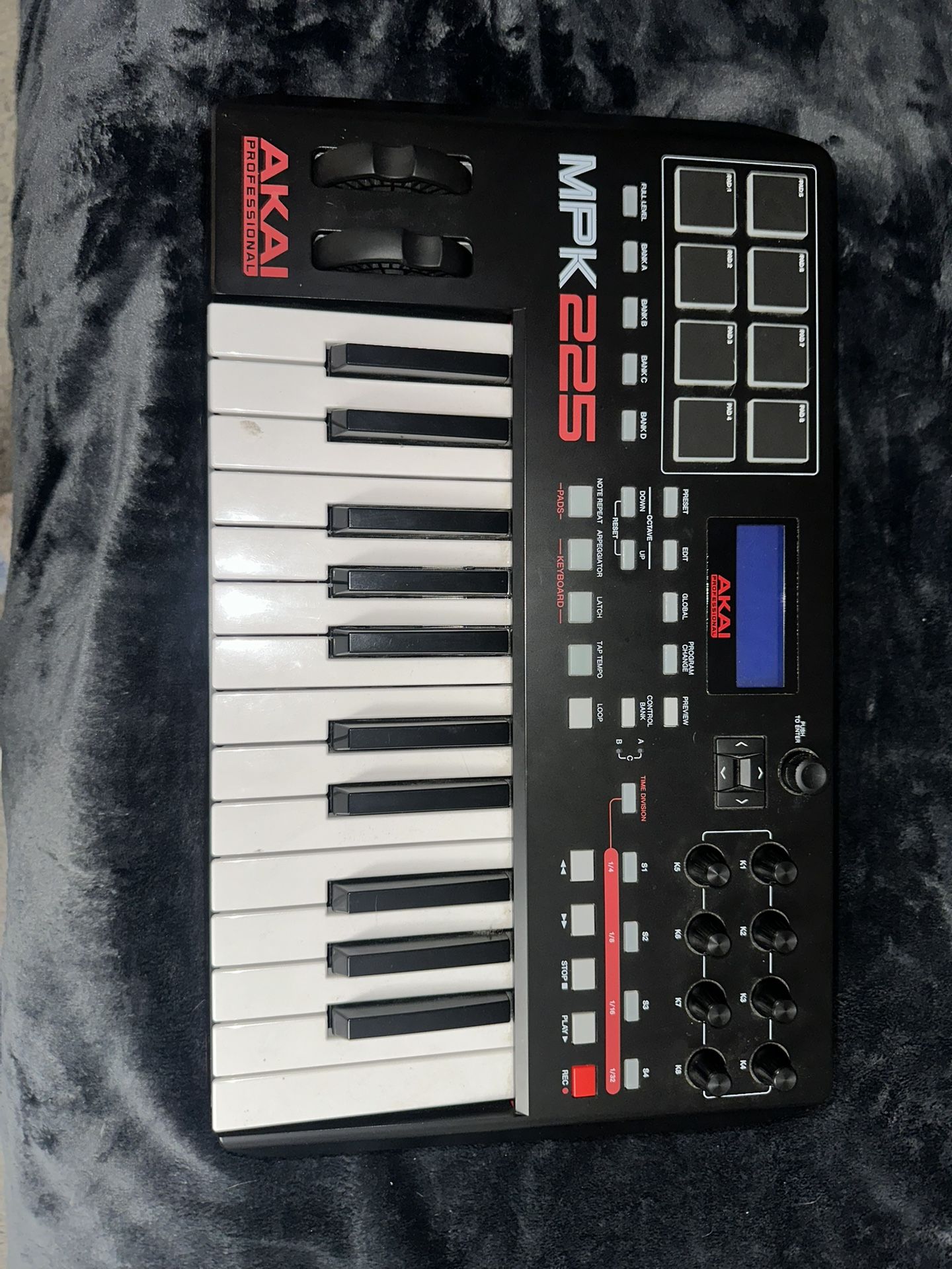 Akai MPK 225 MIDI Keyboard