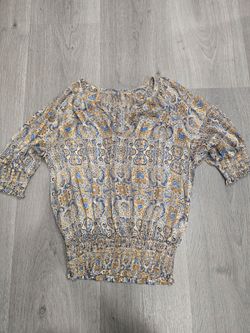 Like new dressy top size small