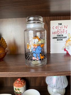 Vintage Garfield jar with lid