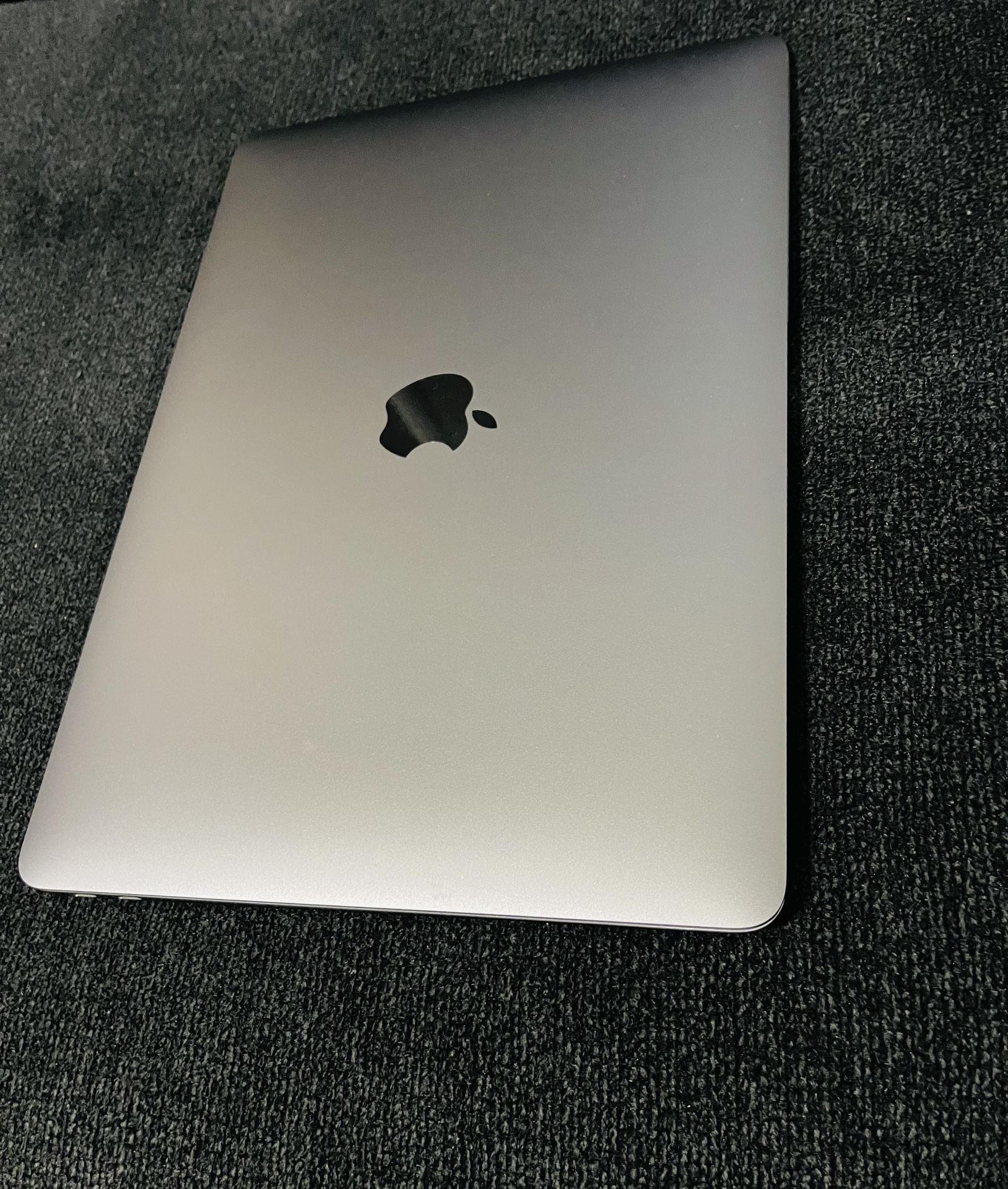 Under Warranty Macbook Air M1, 256Gb, 8Gb RAM $420