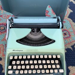 Typewriter - Remington Streamlined