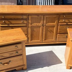 MCM vintage solid wood Xl 9 Drawer dresser plus matching set of nightstands