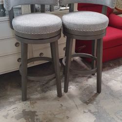 BAR STOOL  IN GREAT CONDITION  $49 FOR EACH  SAME DAY PICK IT UP & DELIVERY 🚚🚚