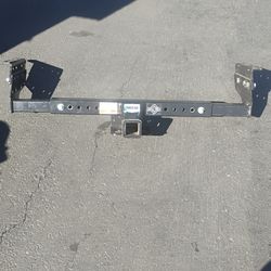 Reese Trailer Hitch Chevy S10/Tahoe/Suburban  Ford Ranger/Aerostar Dodge Caravan part number 37042 V-5J685