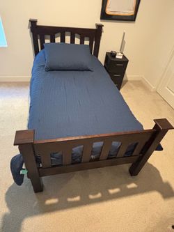 Twin size bed