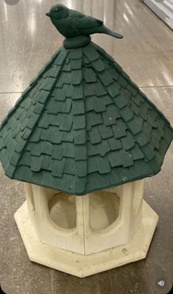 New Never been used Bird feeder
