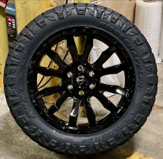 Deal 20x9 Fuel Rims & Nitto 35x12.5020 Ridge Grappler 33x12.5020