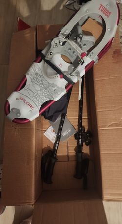 Tubbs Women's Xplore Snowshoe Kit Size 25" with Trekking Poles - White/Raspberry
