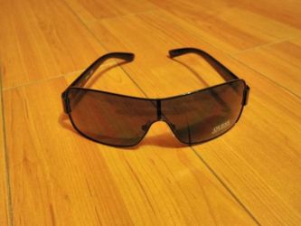 Guess glasses/shades