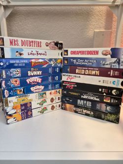 Lot of 17 VHS Tapes Classic Movies & Cartoons Family Favorites