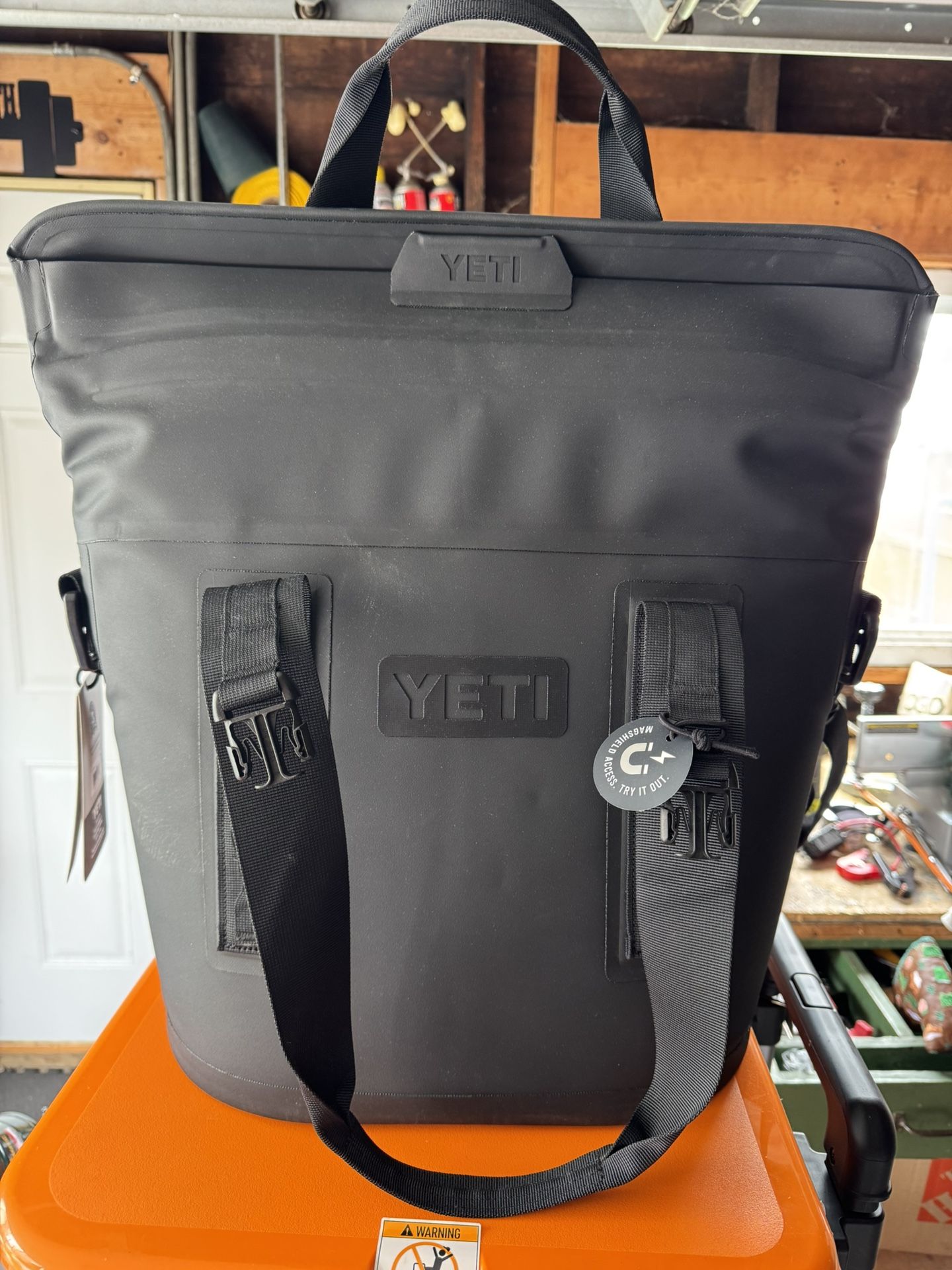 Yeti Hopper 15-Black NWT