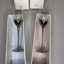 CHAMPAGNE WEDDING FLUTES📍PICK UP 7TH ST & BASELINE RD📍