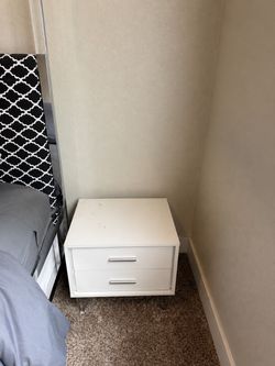 White night stand (2 of them)