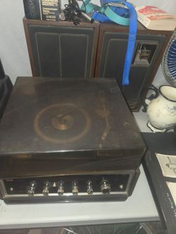 Zenith Allegro FM stereo turntable with speakers