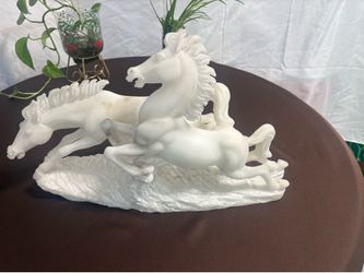 Genuine Artieri Volterra Alabaster 2horse Statue. Not in perfect condition asking $150. Slightly negotiable?